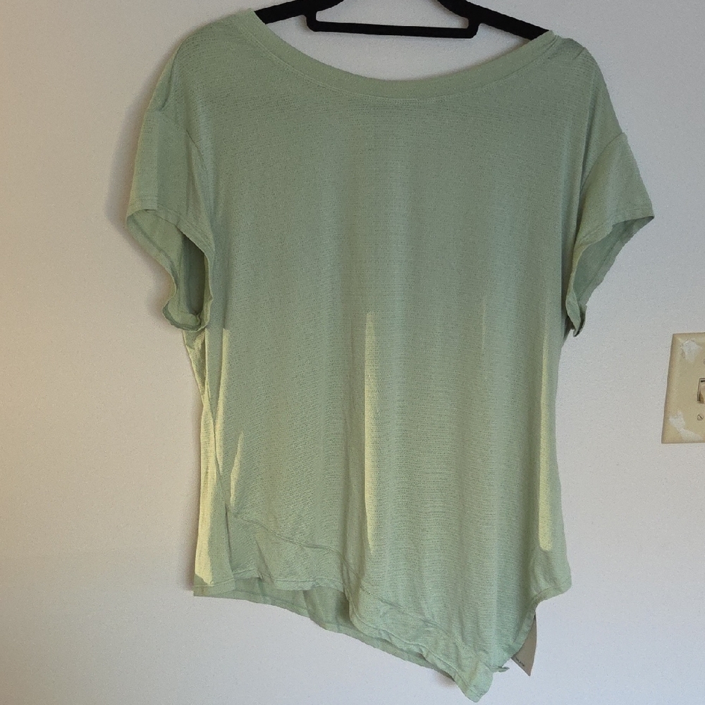 Halara Moss T-Shirt Assymetrical Active Wear Sz L NWT